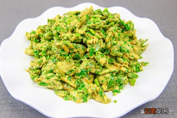 手把手教你做椿芽炒蛋 椿芽炒蛋的做法