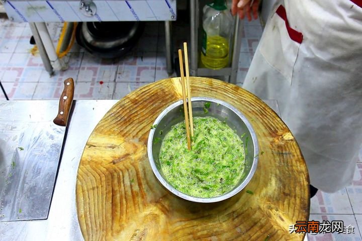 手把手教你做椿芽炒蛋 椿芽炒蛋的做法