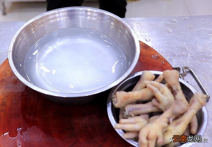 虎皮鸡爪怎么做才起虎皮 虎皮凤爪的做法