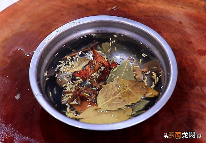 虎皮鸡爪怎么做才起虎皮 虎皮凤爪的做法