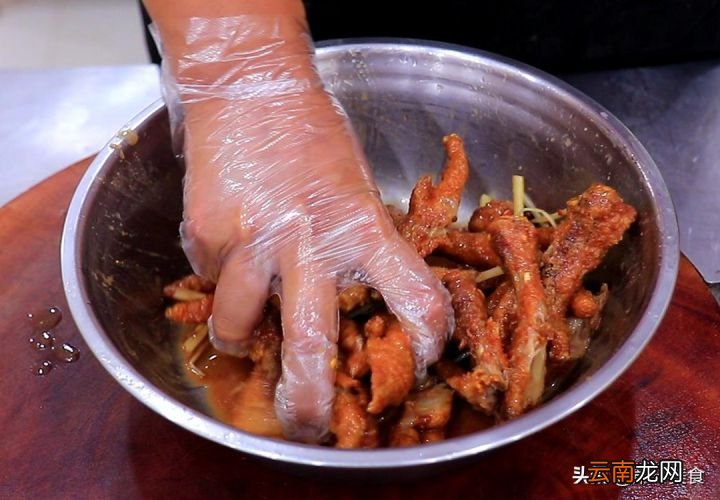 虎皮鸡爪怎么做才起虎皮 虎皮凤爪的做法