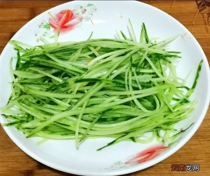 简单易学的早餐疏菜鸡蛋卷的做法 蔬菜鸡蛋卷的做法