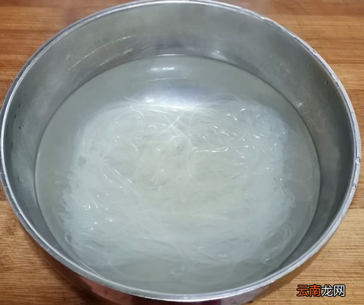 简单易学的早餐疏菜鸡蛋卷的做法 蔬菜鸡蛋卷的做法