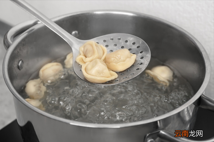 煮速冻饺子用开水煮还是冷水煮 速冻饺子怎么煮