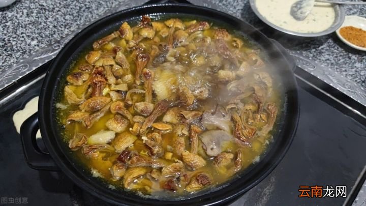 正宗的小鸡炖蘑菇做法 小鸡炖蘑菇的家常做法