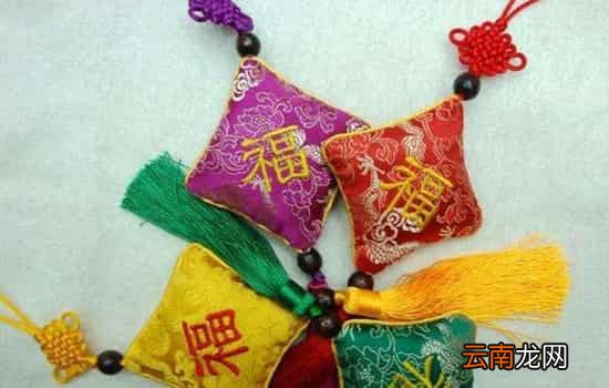端午节香包里装的什么 香包惯用芳香开窍的中草药