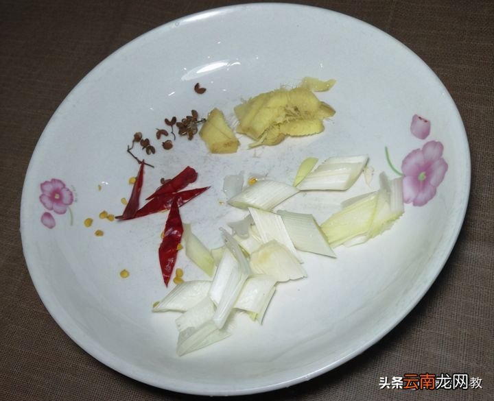 家常羊血烧豆腐做法 羊血豆腐的家常做法