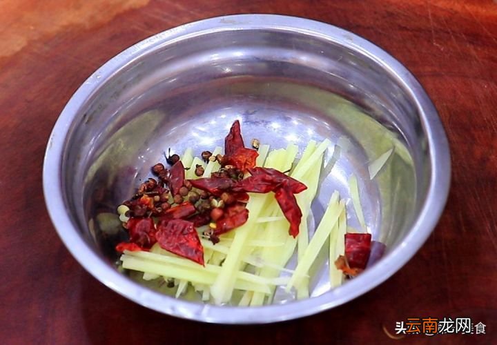 虎皮鸡爪怎么做才起虎皮 虎皮凤爪做法