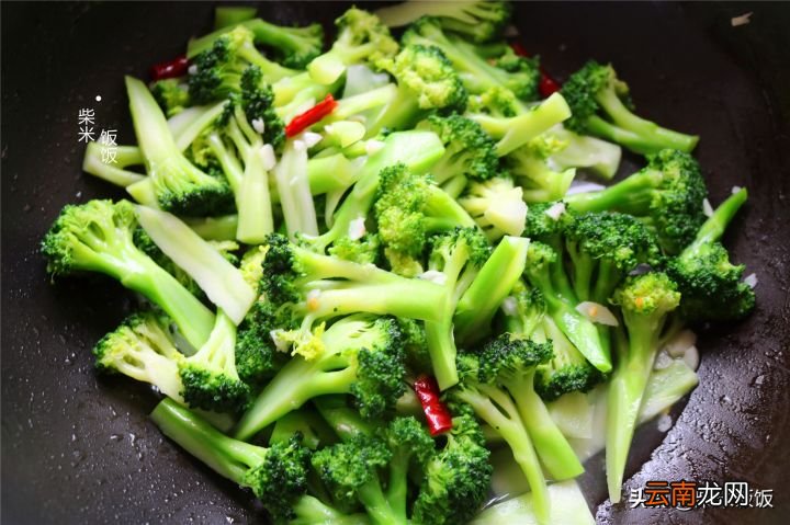 试试这做法脆嫩爽口吃不够 西兰花怎么做好吃