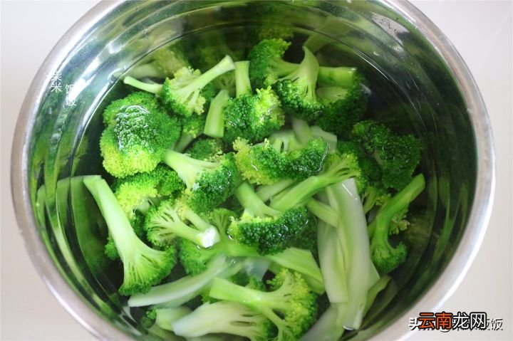 试试这做法脆嫩爽口吃不够 西兰花怎么做好吃