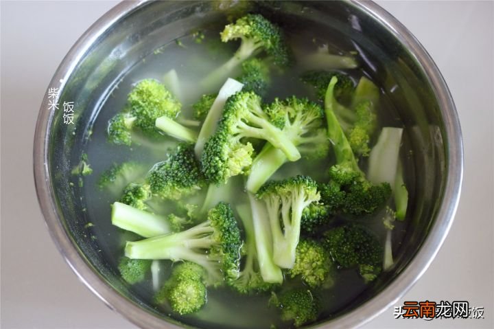 试试这做法脆嫩爽口吃不够 西兰花怎么做好吃
