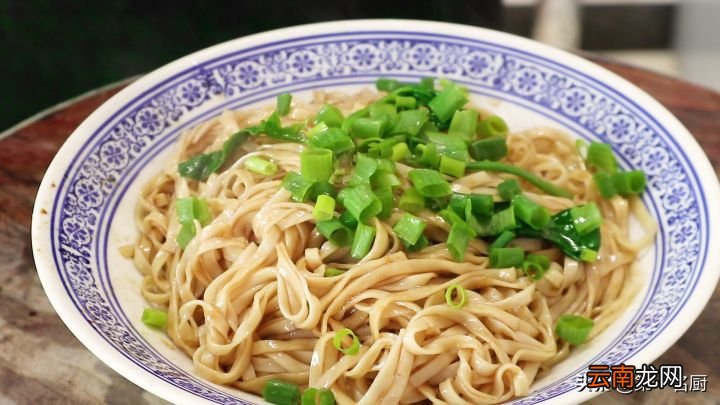 这才是葱油拌面最地道的做法 葱油拌面怎么做