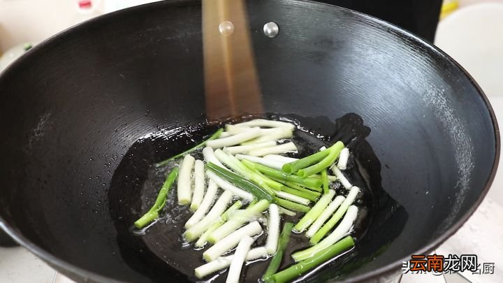 这才是葱油拌面最地道的做法 葱油拌面怎么做