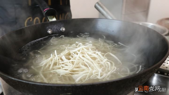 这才是葱油拌面最地道的做法 葱油拌面怎么做
