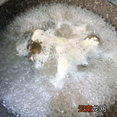 冬天吃白白浓浓鱼头豆腐汤 鱼头豆腐汤的做法