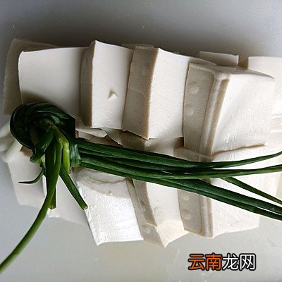 冬天吃白白浓浓鱼头豆腐汤 鱼头豆腐汤的做法