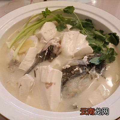冬天吃白白浓浓鱼头豆腐汤 鱼头豆腐汤的做法