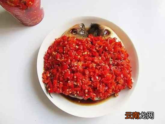 剁椒鱼头的做法 只需简单的蒸一蒸即可