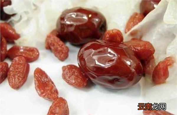 大枣枸杞泡水有哪些功效及作用 红枣和枸杞一起泡水喝有什么作用