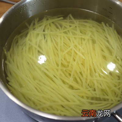 超级简单的凉拌酸辣土豆丝 酸辣土豆丝的做法