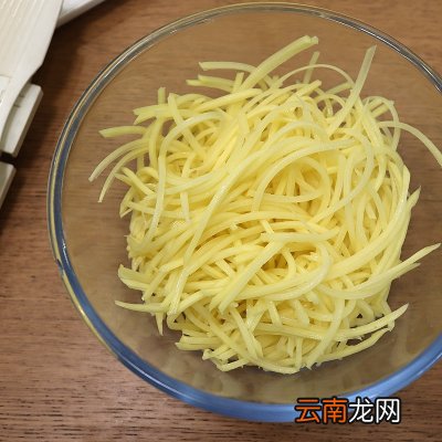 超级简单的凉拌酸辣土豆丝 酸辣土豆丝的做法