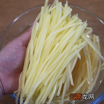 超级简单的凉拌酸辣土豆丝 酸辣土豆丝的做法