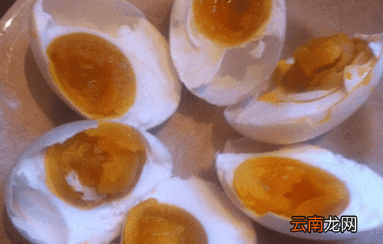 咸鸭蛋是蒸还是煮好吃 蒸咸鸭蛋口感更好