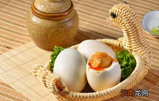 咸鸭蛋是蒸还是煮好吃 蒸咸鸭蛋口感更好