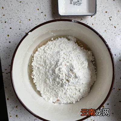 家喻户晓的疙瘩汤家常做法 疙瘩汤的家常做法