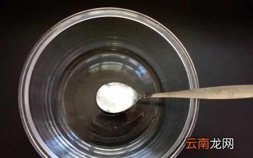牙黄变白的简单方法 来试试柠檬和小苏打吧