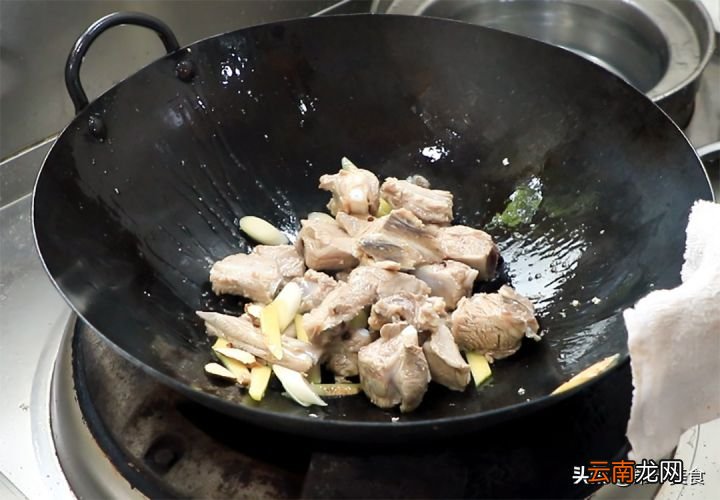 玉米排骨最家常做法 排骨汤怎么炖最有营养