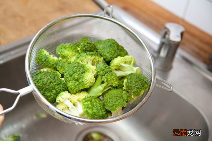 西兰花焯水几分钟 西兰花焯水几分钟能熟