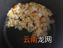 宝宝1岁吃鸡中翅怎么烧 无骨鸡翅包菜饭最适合宝宝吃