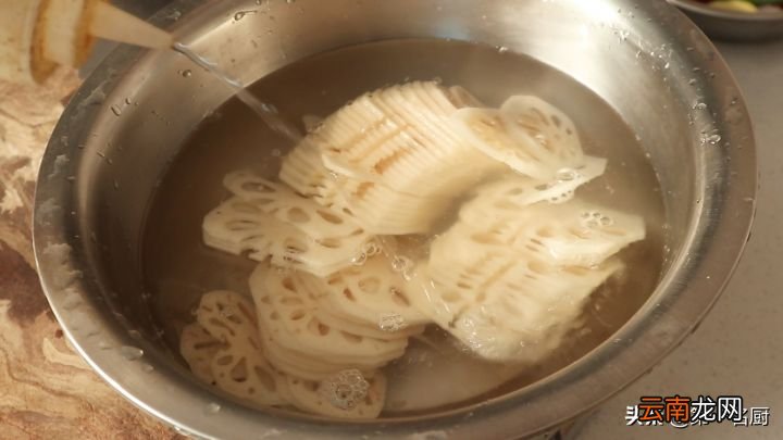 饭店凉拌藕片为啥那么好吃 凉拌藕片的做法