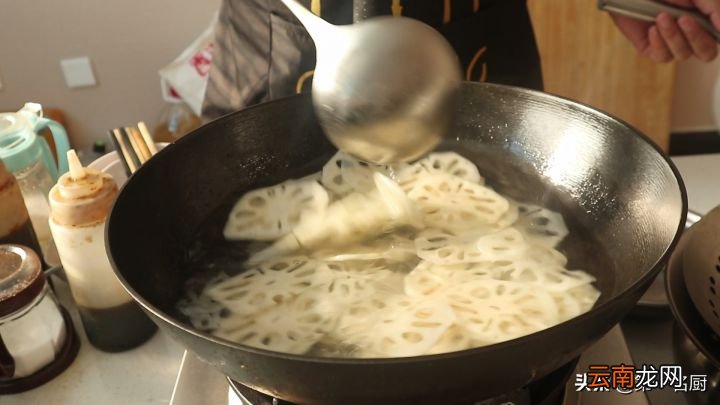 饭店凉拌藕片为啥那么好吃 凉拌莲藕的做法