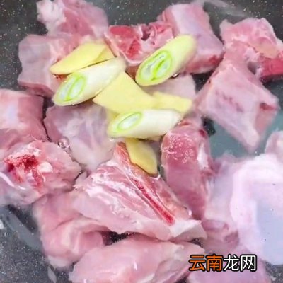 玉米排骨汤清甜营养又健康 排骨和什么炖最有营养