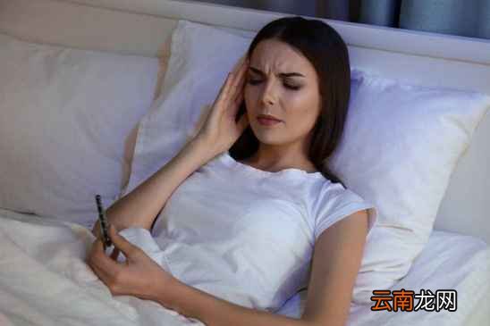 头发没干睡觉的危害 居然会导致面瘫