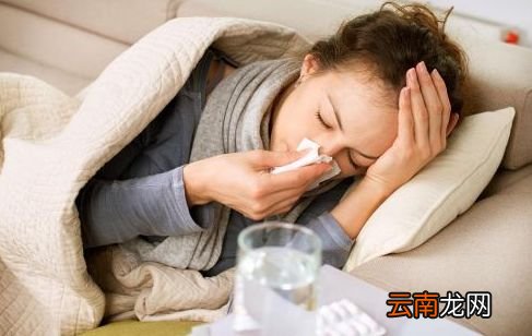 头发没干睡觉的危害 居然会导致面瘫