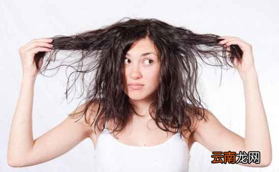 头发没干睡觉的危害 居然会导致面瘫
