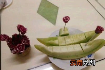 哈密瓜怎么切好看图解 哈密瓜拼盘图片切好看