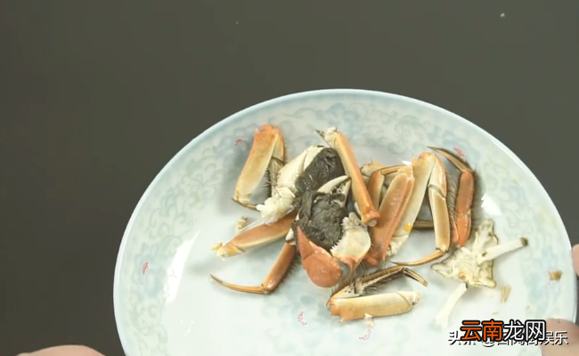 手把手教你正确吃螃蟹 新手怎么吃螃蟹图解