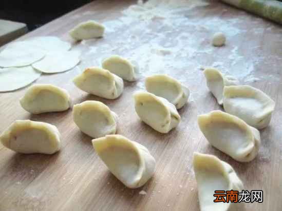 饺子怎么煮好吃 来试试酸汤水饺吧