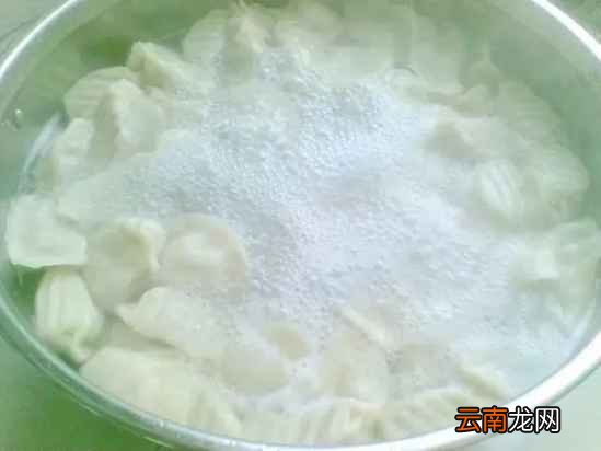 饺子怎么煮好吃 来试试酸汤水饺吧