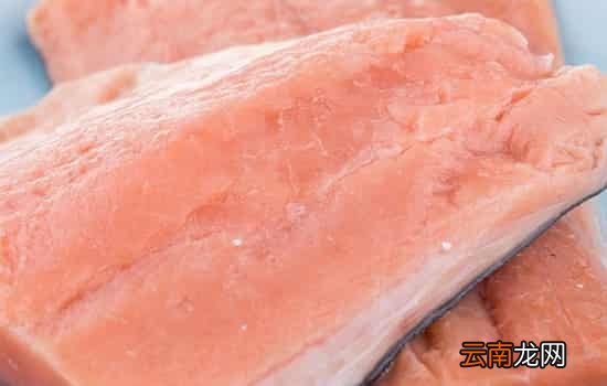 野生三文鱼和养殖三文鱼的区别 口感、安全、营养全方位pk