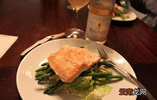 三文鱼刺身配什么酒 刺身料理配白葡萄酒的好处