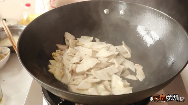 杏鲍菇怎样做才好吃 杏鲍菇要不要焯水