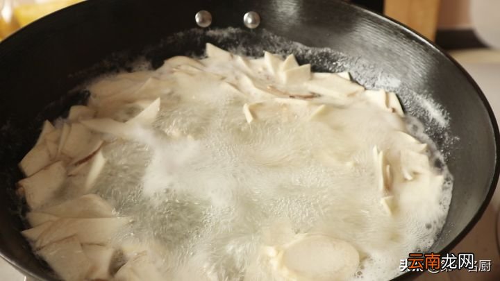 杏鲍菇怎样做才好吃 杏鲍菇要不要焯水