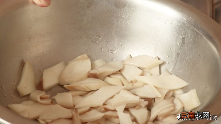 杏鲍菇怎样做才好吃 杏鲍菇要不要焯水