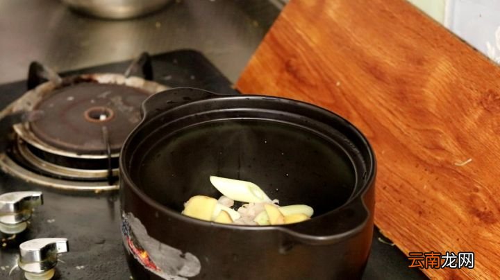 只需4味调料好喝无膻味 煮羊肉需要哪些调料