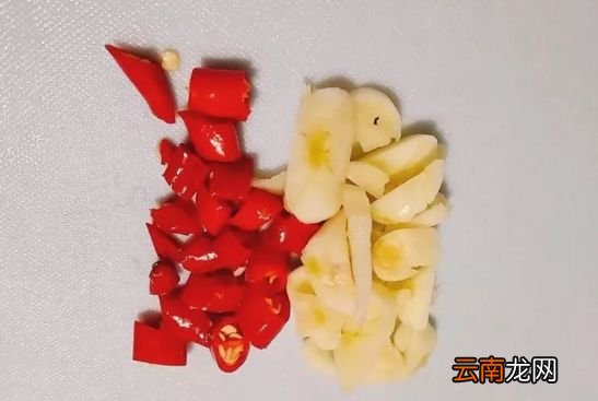 腊肠炒西兰花的做法 真的超好吃的